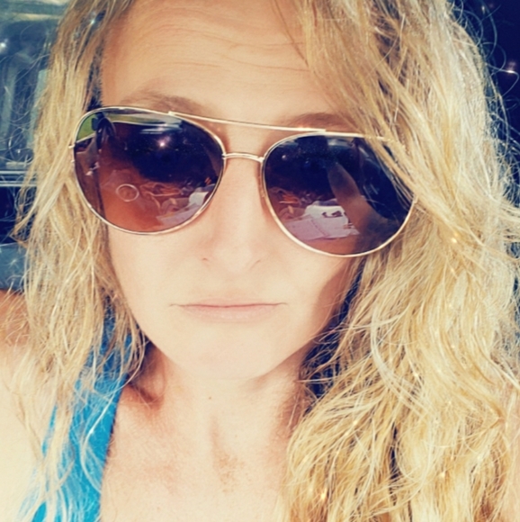 Meet your Posher, Sara - Picture 1 of 1